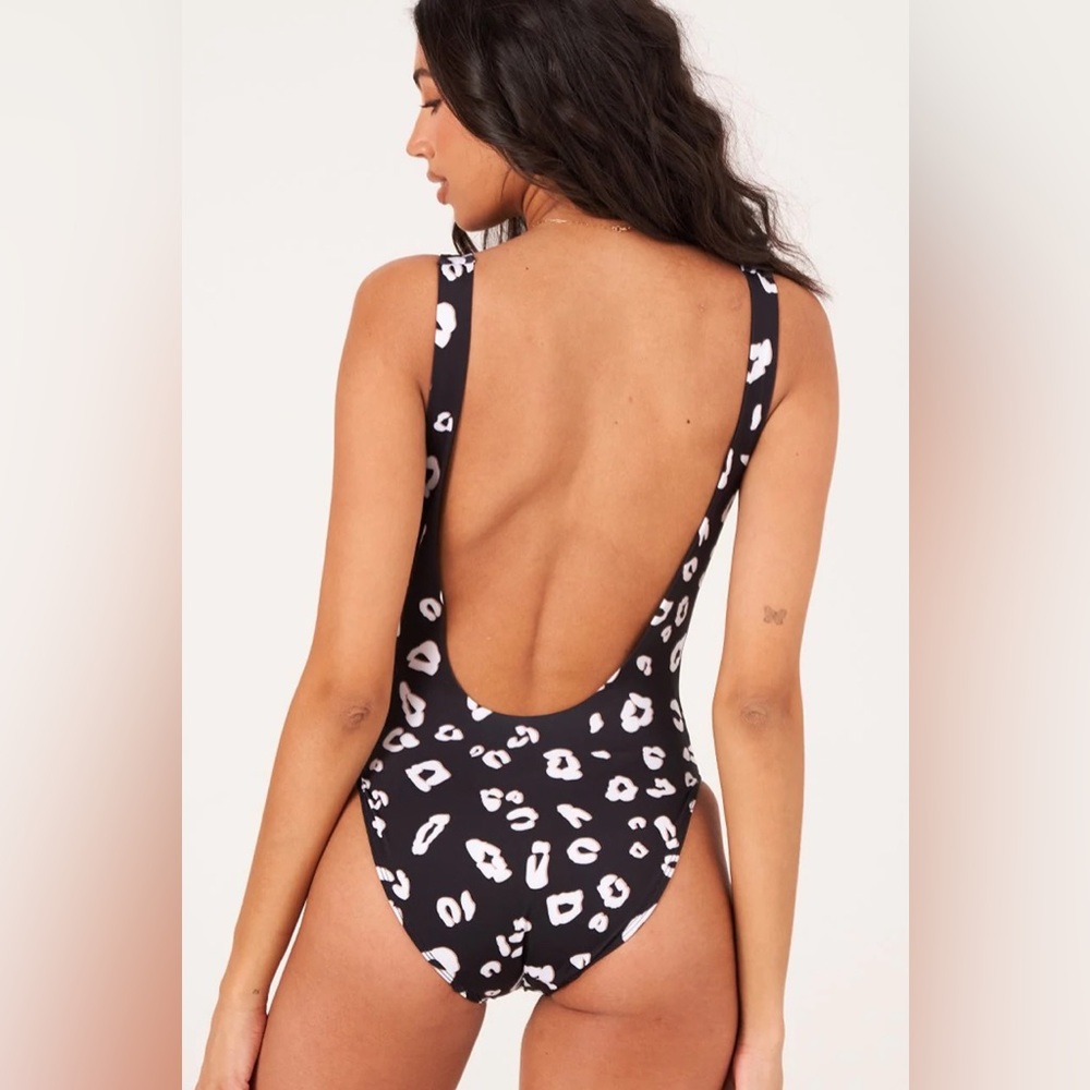 🆕 NWOT Onzie High Leg One Piece Blacm White Leopard Swimsuit S/M